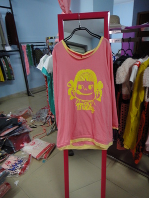 地攤服裝批發指南 擺地攤賣什么服裝利潤高且好賣？